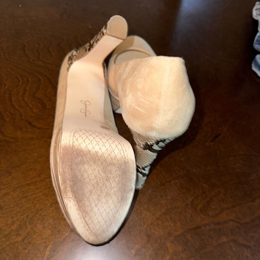 Round toe Jessica Simpson pumps - Picture 4 of 4